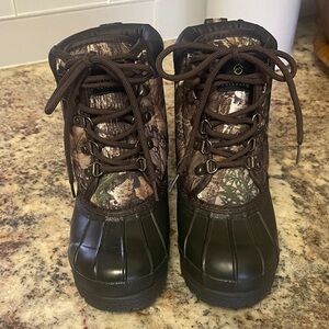 Magellan Outdoors Camouflage Lace-Up Winter Boots youth size 13